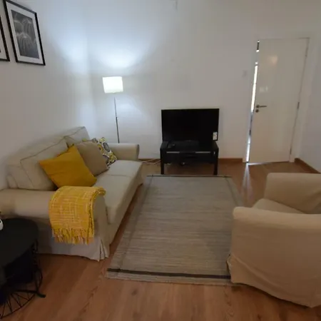 Cozy 2 Bedroom In Caxias, Oeiras