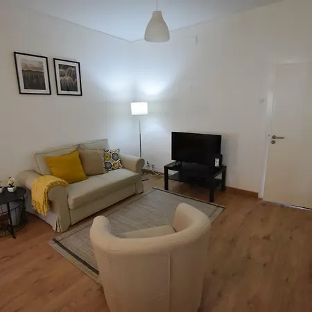 Cozy 2 Bedroom In Caxias, * Oeiras