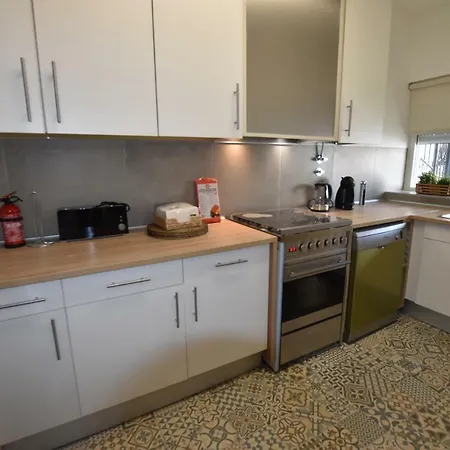 Cozy 2 Bedroom In Caxias, * Oeiras