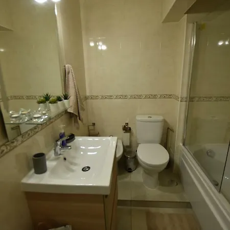 Cozy 2 Bedroom In Caxias, Oeiras