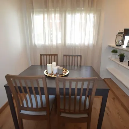 Cozy 2 Bedroom In Caxias,