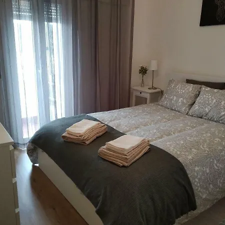 Apartment Cozy 2 Bedroom In Caxias, Oeiras